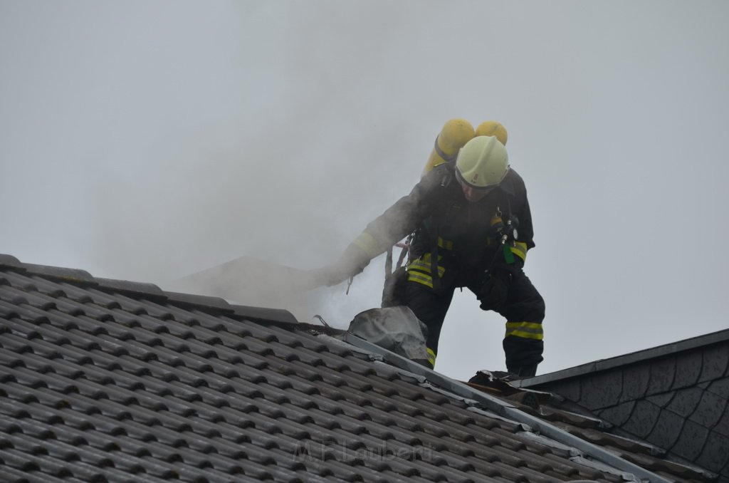 Feuer 2 Dach Koeln Brueck Diesterweg P31.JPG - Miklos Laubert